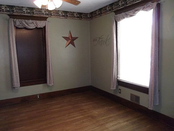 3rd image of 834 S Walnut St