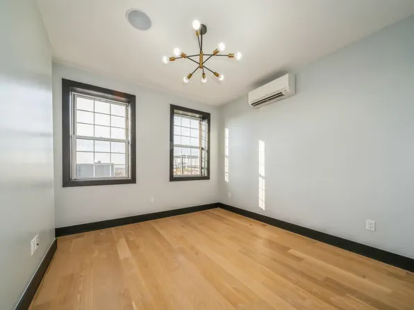 41 Van Wagenen Avenue image 6 of 26