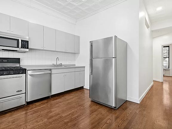 4th image of 145 W 21st St APT 3