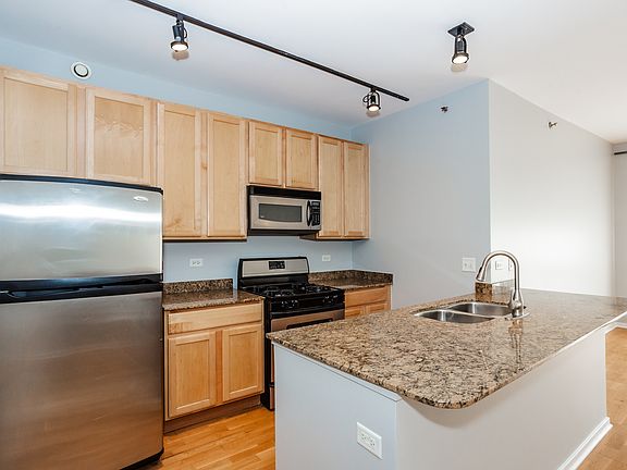 5th image of 210 S Des Plaines St #1104