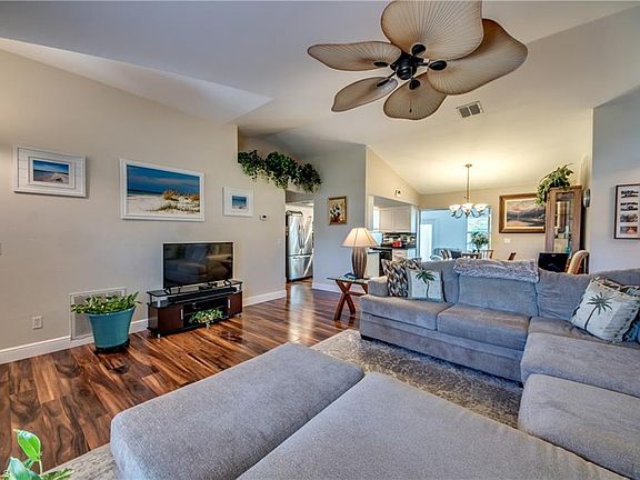 4th image of 3909 SW 20th Pl