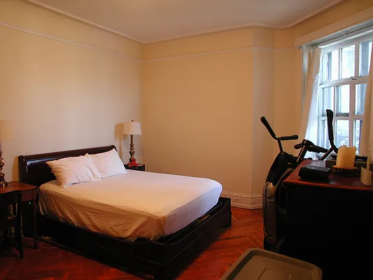 Rented by Verdi Square Realty | media 8