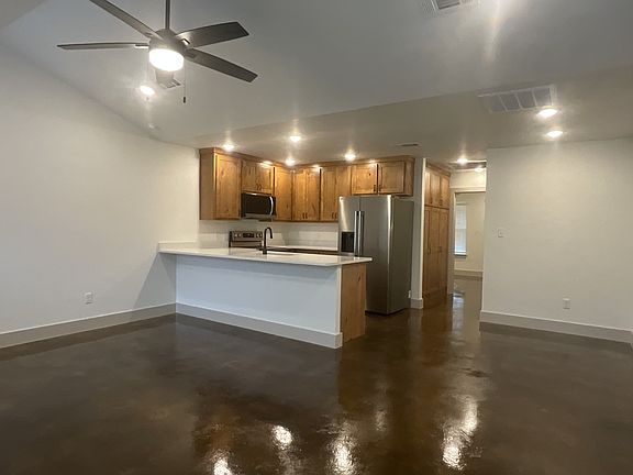 4th image of 533 Bradburn Rd #101