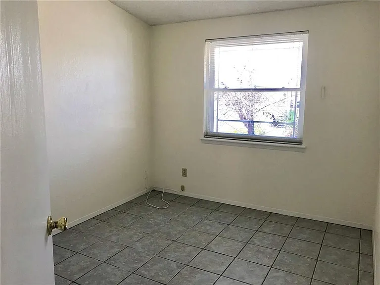 8500 Lakehurst Rd — Photo 8