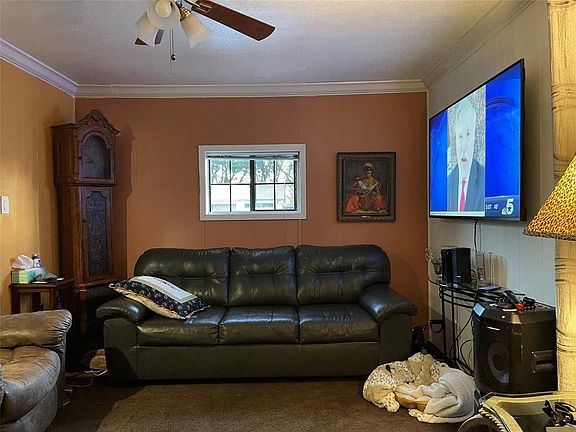 3rd image of 2601 Lakewood Dr