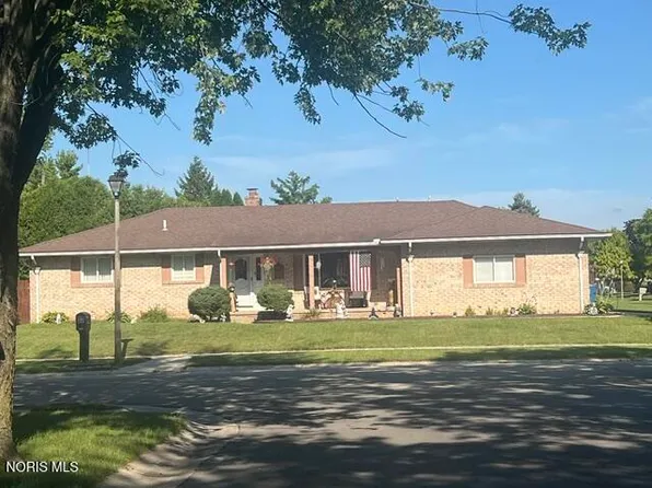 59 Applewood Dr, Oregon, OH 43616