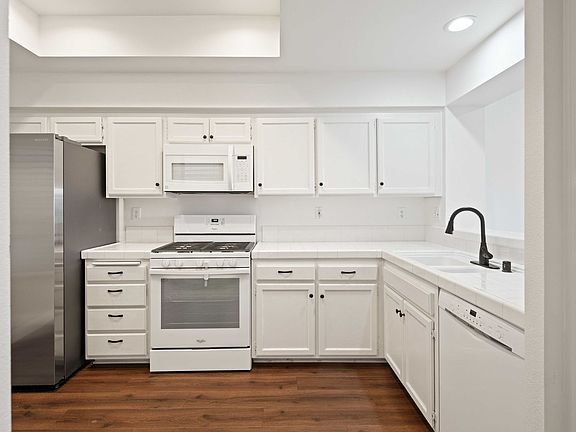 5th image of 24518 McBean Pkwy APT 39