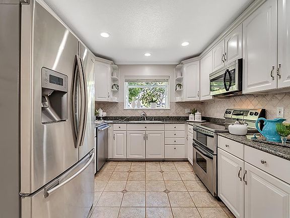 2nd image of 1693 Arbor Dr
