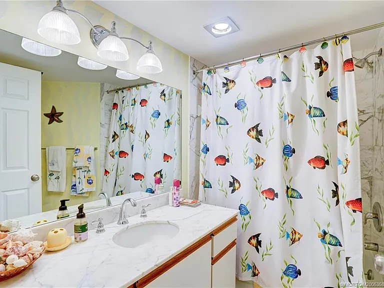 233 NE Edgewater Dr #204 — Photo 40