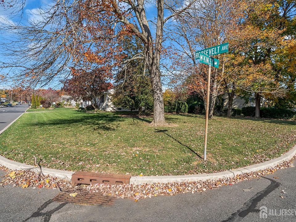 2nd image of 32 Roosevelt Ave
