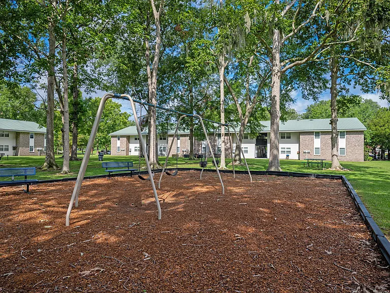 Sawbranch Apartments — Photo 38