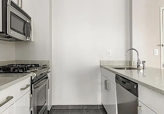 4th image of 34 Berry St #6I