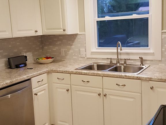 4th image of 512 Melonie Ln