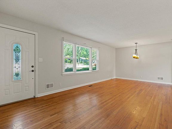 5th image of 8919 Hardy Dr