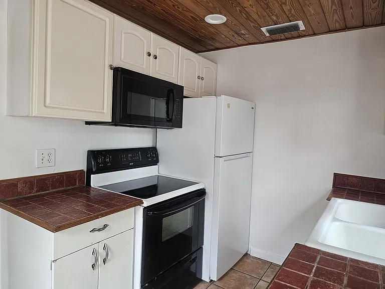 506 W Paris St — Photo 9