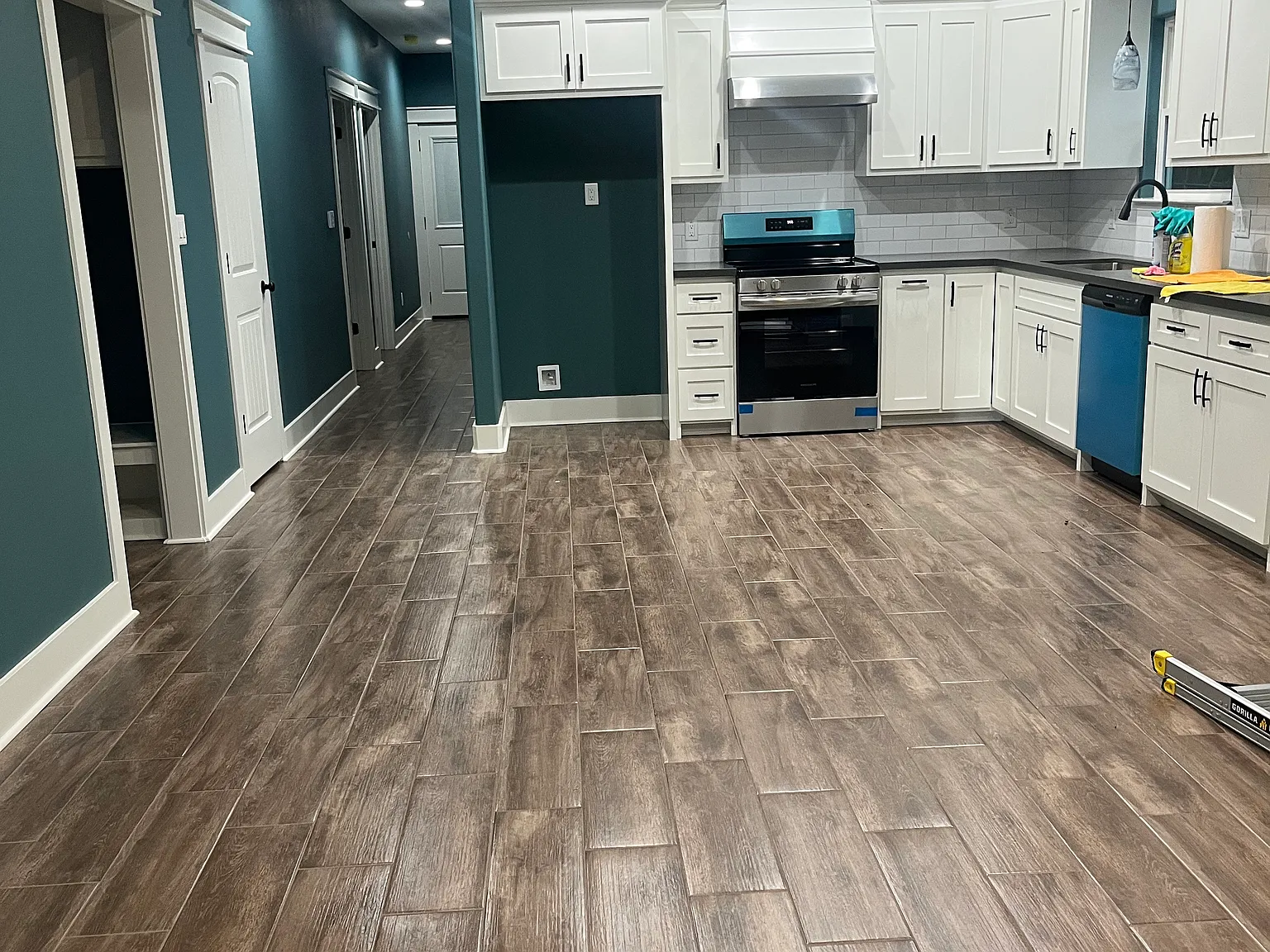 3 bed, 1292 sqft, $2,000 — Photo 2
