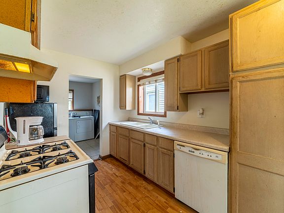 5th image of 7538 Marshall Ave