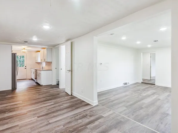 493 Ashwood Rd, Columbus, OH 43207