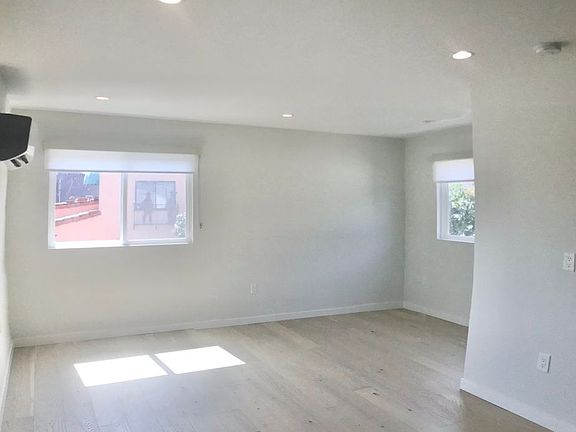 3rd image of 5327 Inglewood Blvd