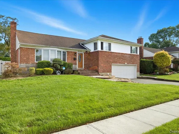 1982 Stratford Drive, Westbury, NY 11590