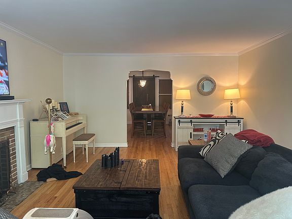 3rd image of 2328 W Pratt Blvd