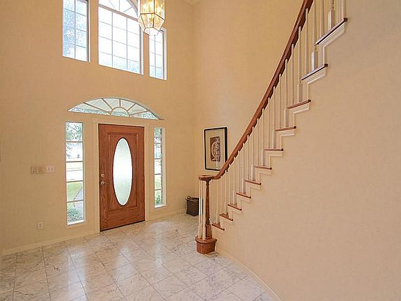 3rd image of 743 Olde Oak Dr