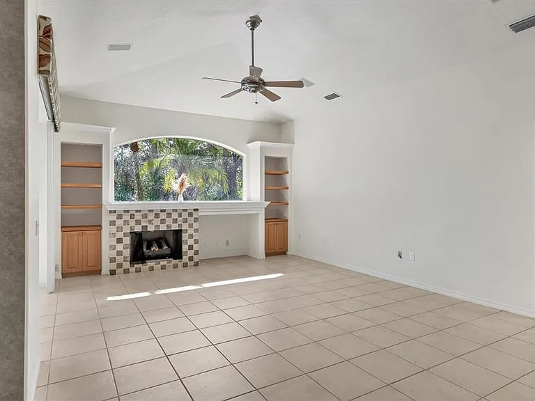 4920 Old Oakleaf Dr — Photo 17