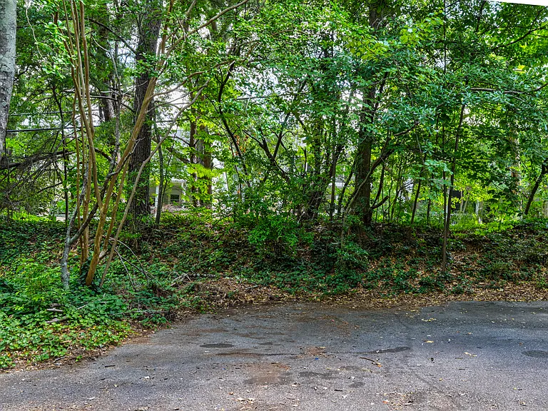 1369 E Rock Springs Rd NE — Photo 13