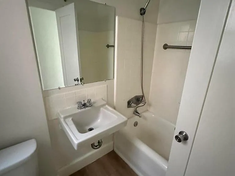 232 S Berendo St #5 — Photo 2