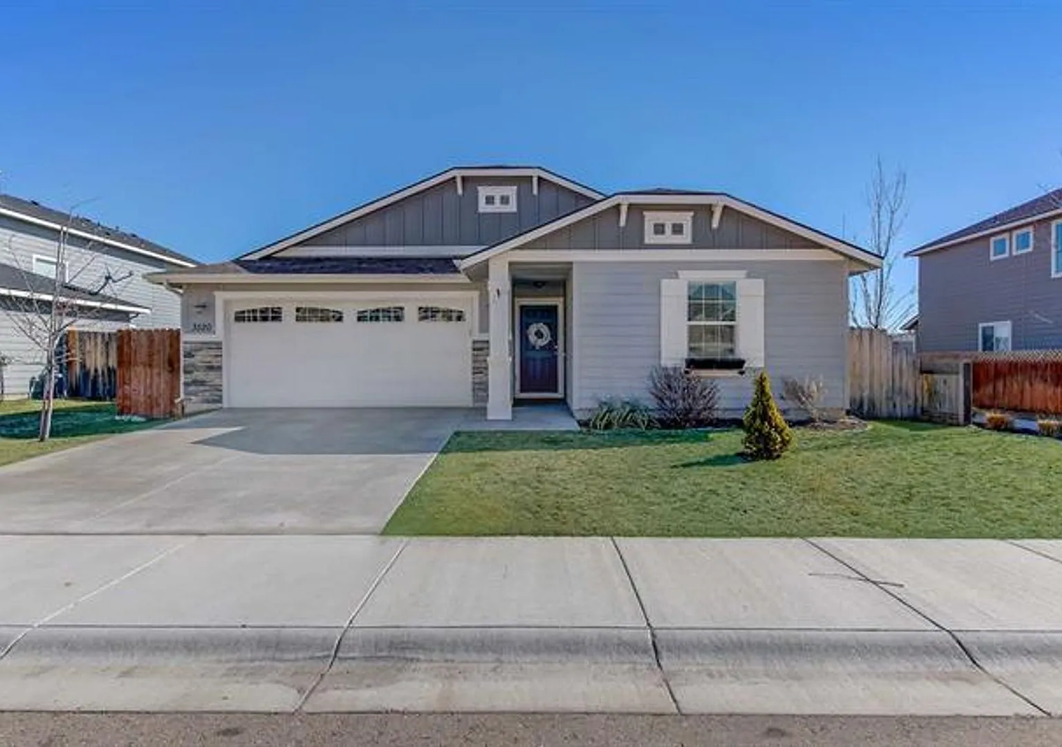 Stunning 3 bedroom 2 bathroom home available soon — Photo 1