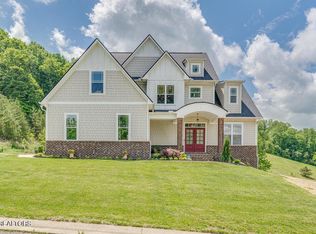 133 Black Oak Dr, Oak Ridge, TN 37830