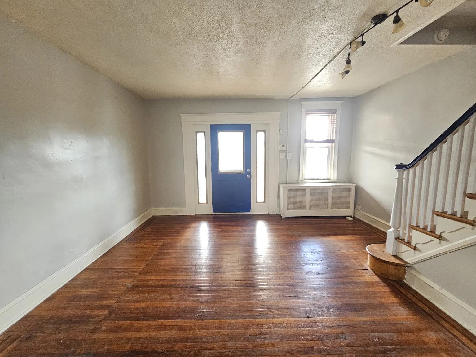 3 bed, 1280 sqft, $1,900 — Photo 4