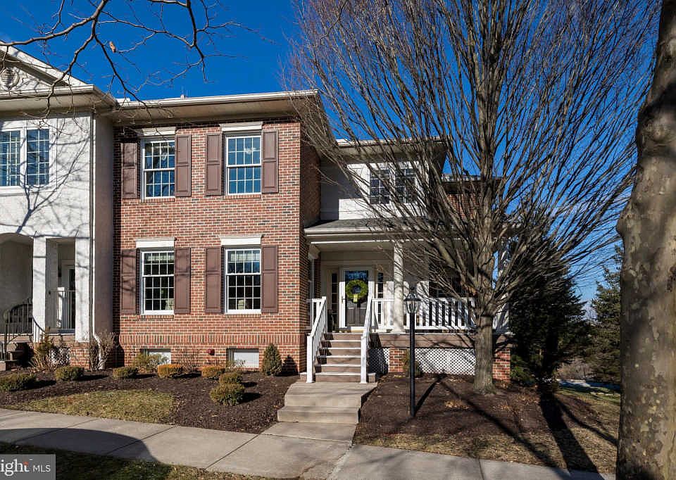 1st image of 418 Vineyard Ln