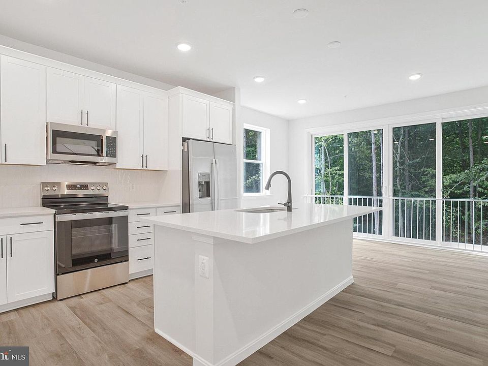 1st image of 104 Catalpa Dr
