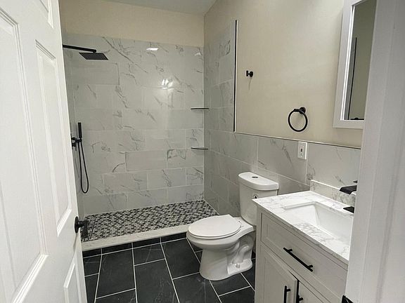 3rd image of 810 W Somerset St #1-3