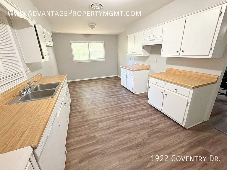 1922 Coventry Dr — Photo 10