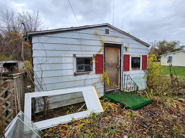 1724 Plimpton Ave, Benton Harbor, MI 49022