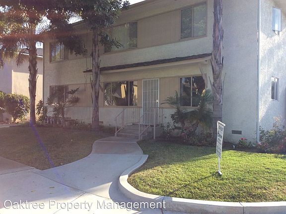 2nd image of 2942 Lexington Dr