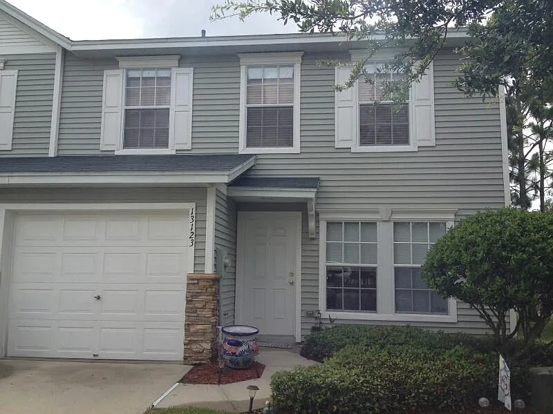 2 bed, 1.5 bath, 1300 sqft, $2,249 — Photo 1