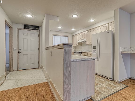 4th image of 5301 Plomondon St APT E20