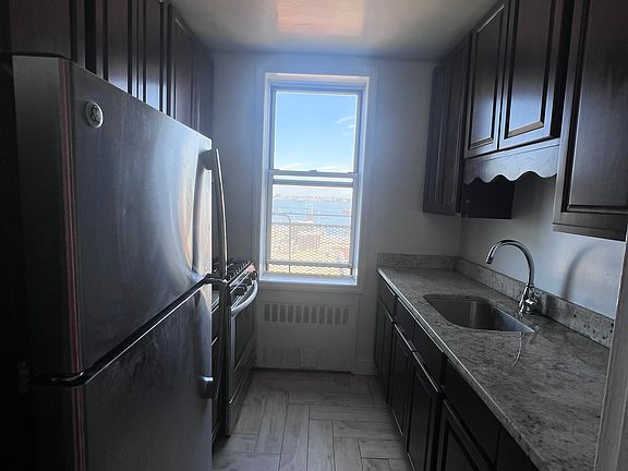 4th image of 53 Hamilton Ave Floor 1