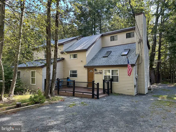 223 Paxinos Dr, Pocono Lake, PA 18347