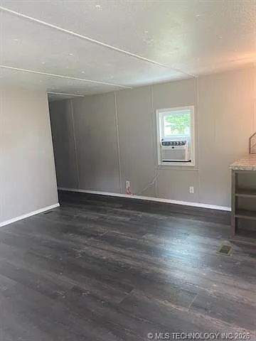 2 bed, 1.0 bath, 980 sqft, $700 — Photo 3