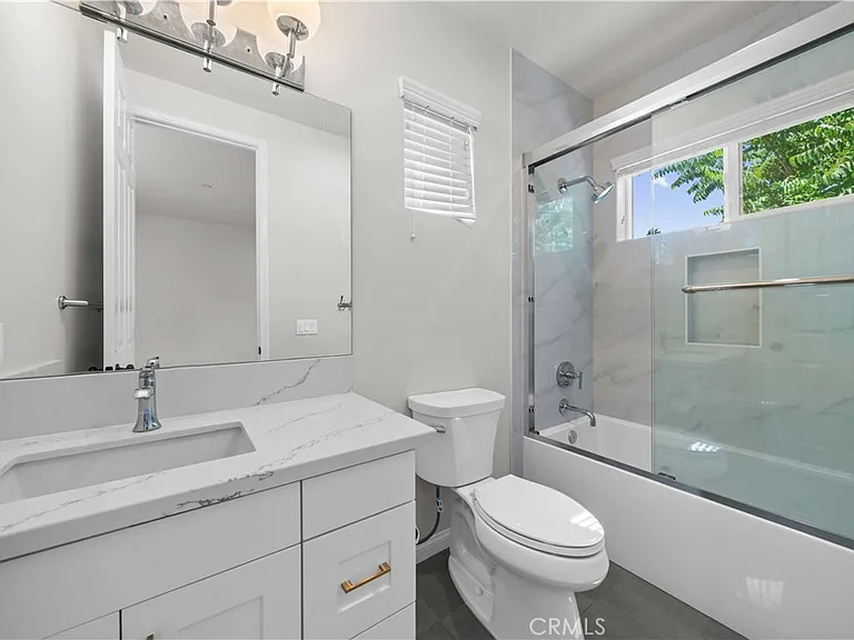 314 S Moore #B — Photo 22