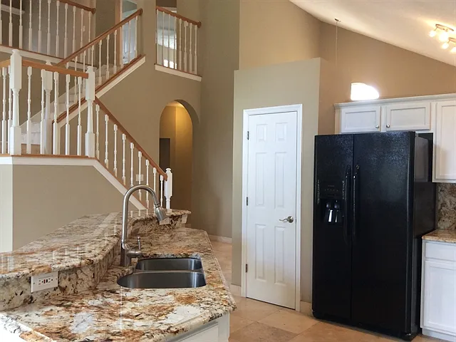 636 Darkwood Ave — Photo 2