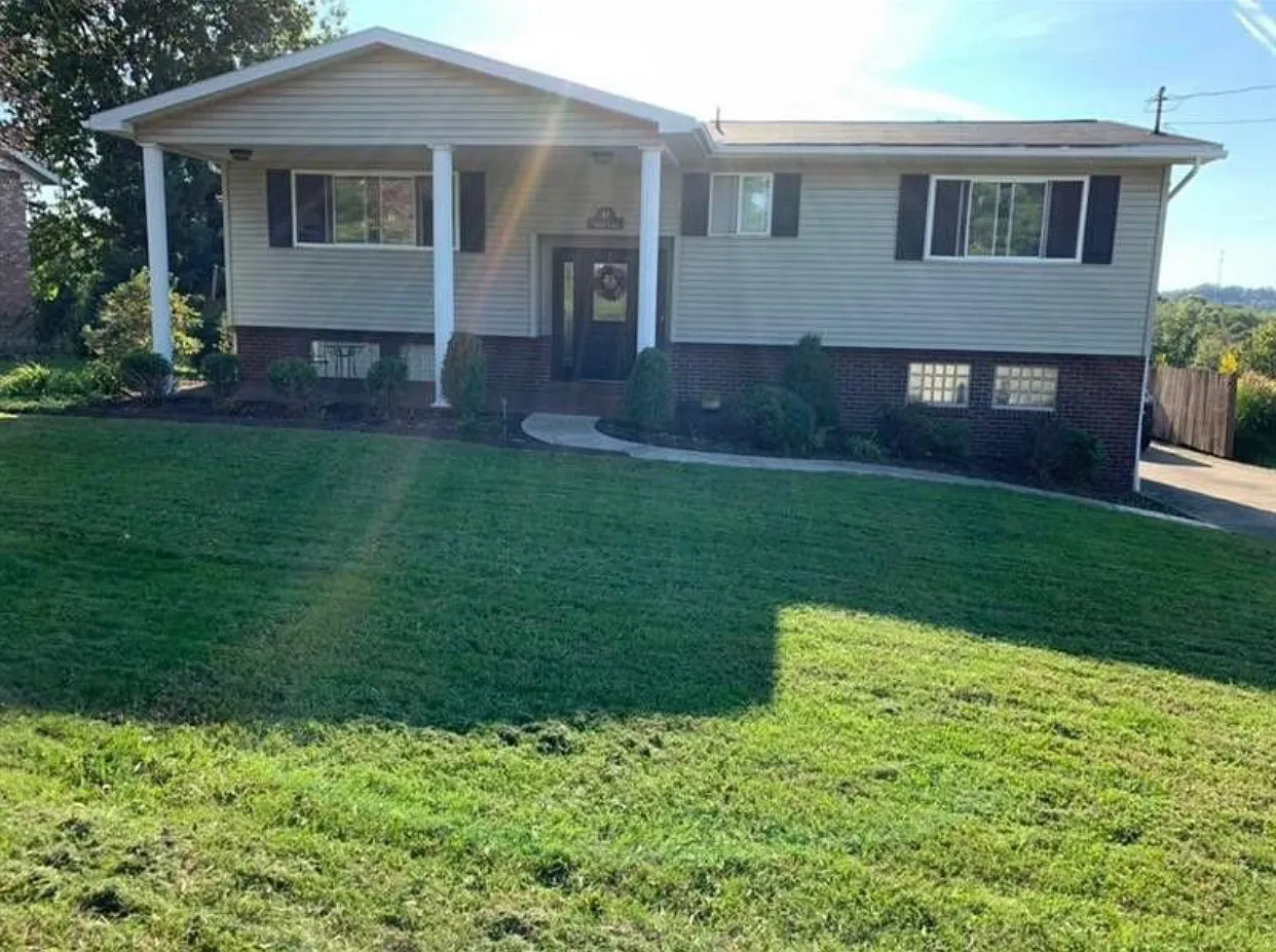 97 Spring Ln photo 1