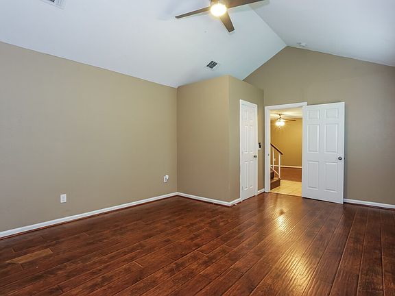 5th image of 1524 Chapman St