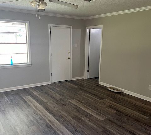 3rd image of 3055 Greenbriar Cv W
