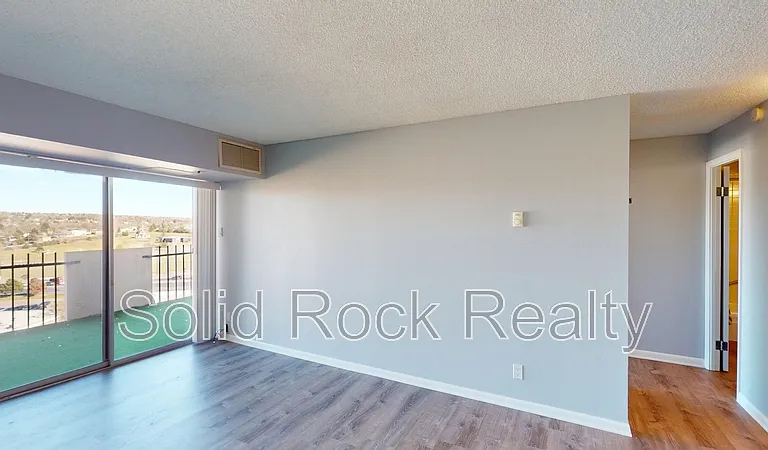 411 Lakewood Cir #B1110 — Photo 6