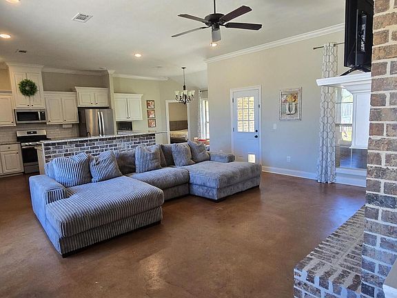 4th image of 676 Conti Dr